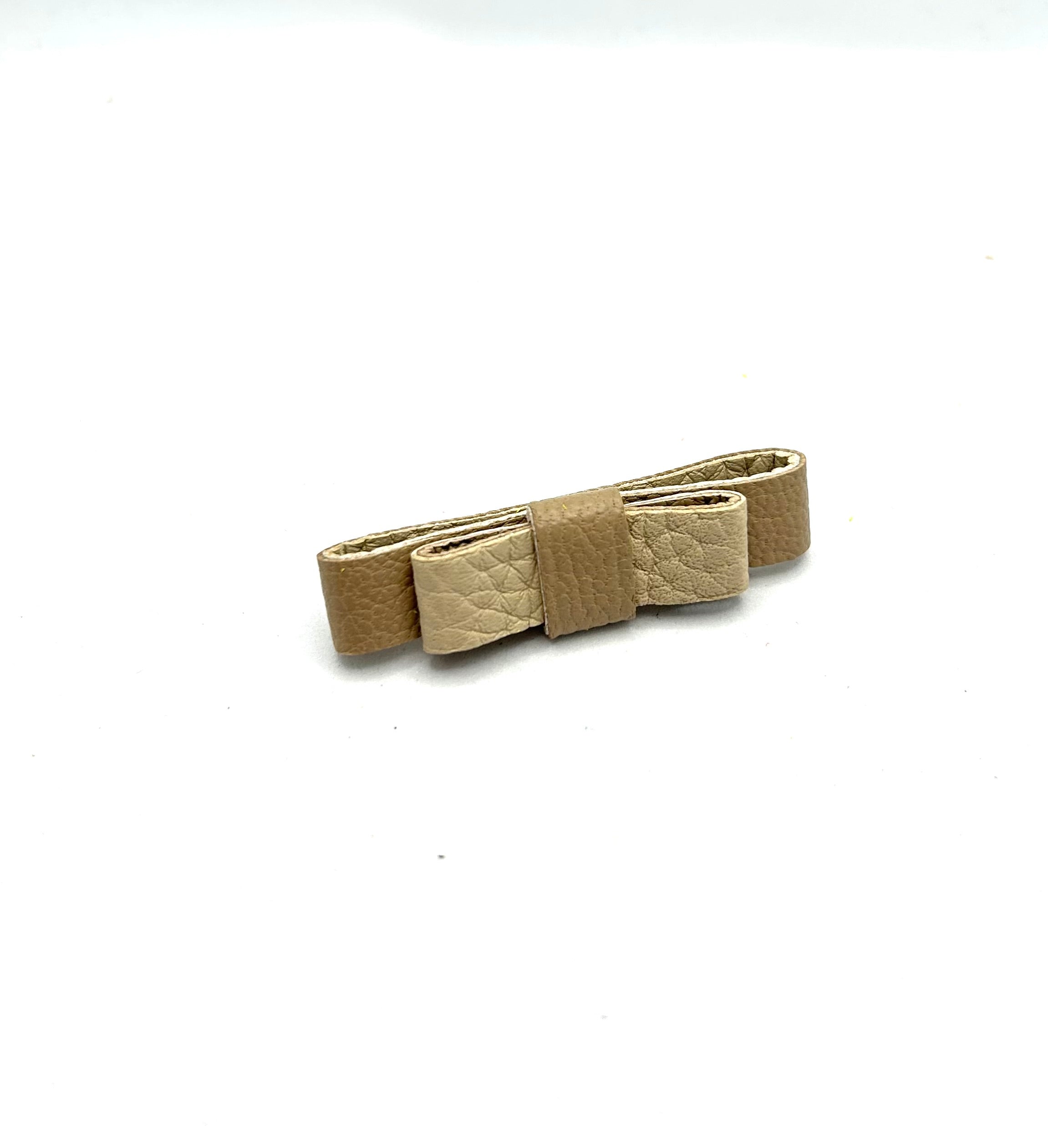 Broches en cuir