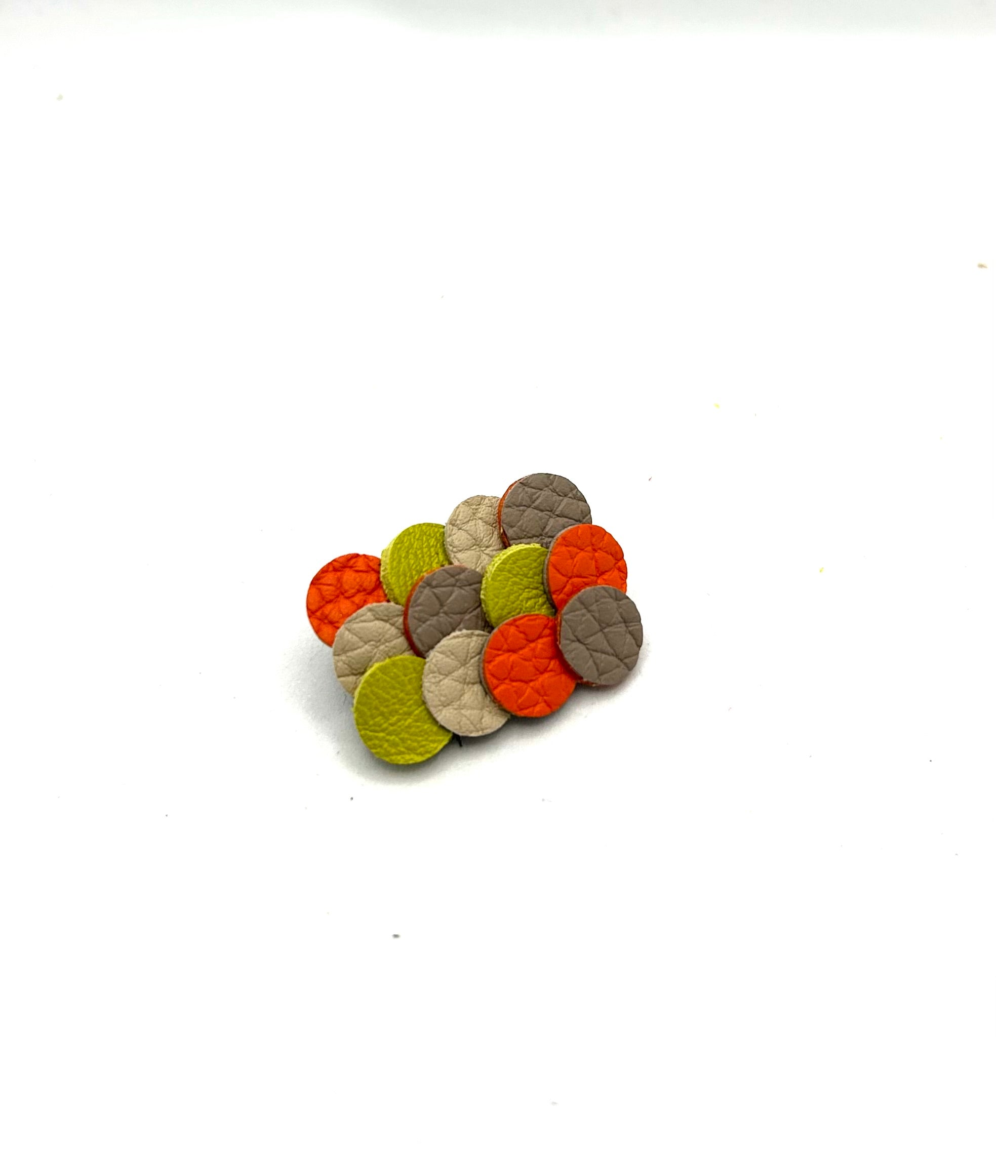 Broches en cuir
